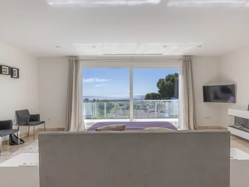 Fabulous private villa with frontal sea views.