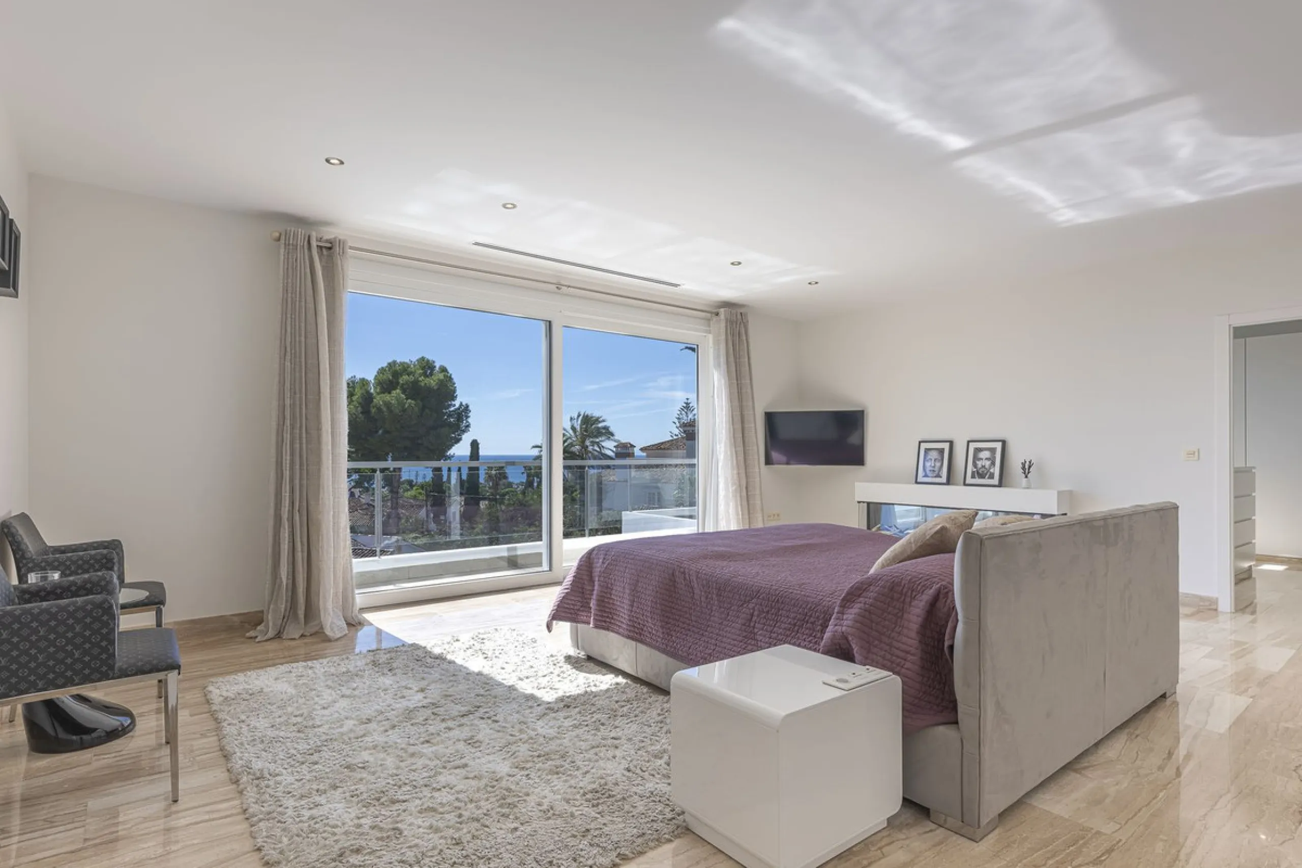 Fabulous private villa with frontal sea views.