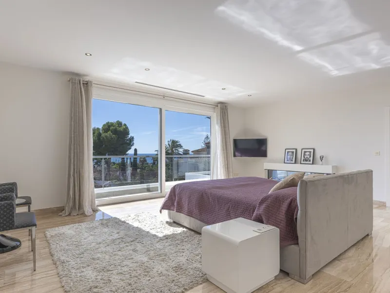 Fabulous private villa with frontal sea views.