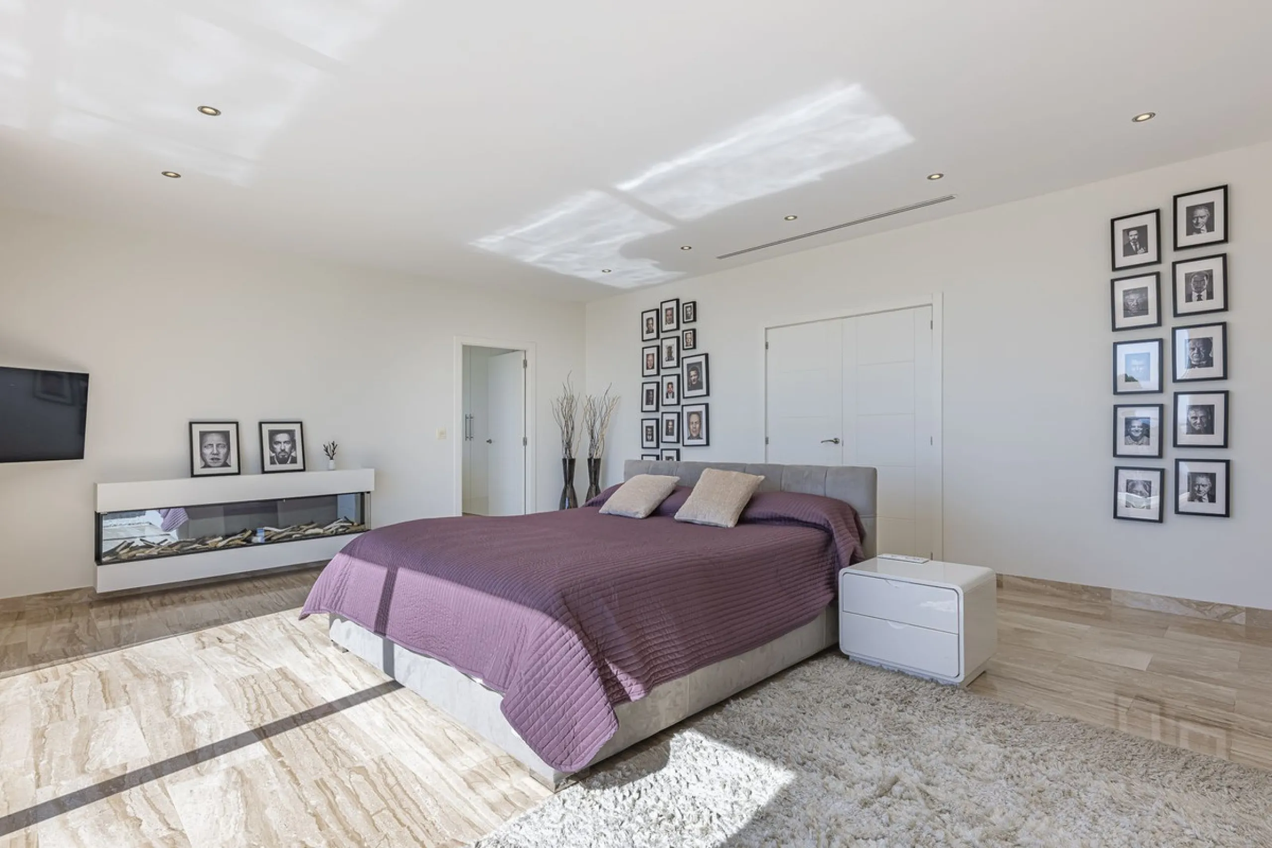 Fabulous private villa with frontal sea views.