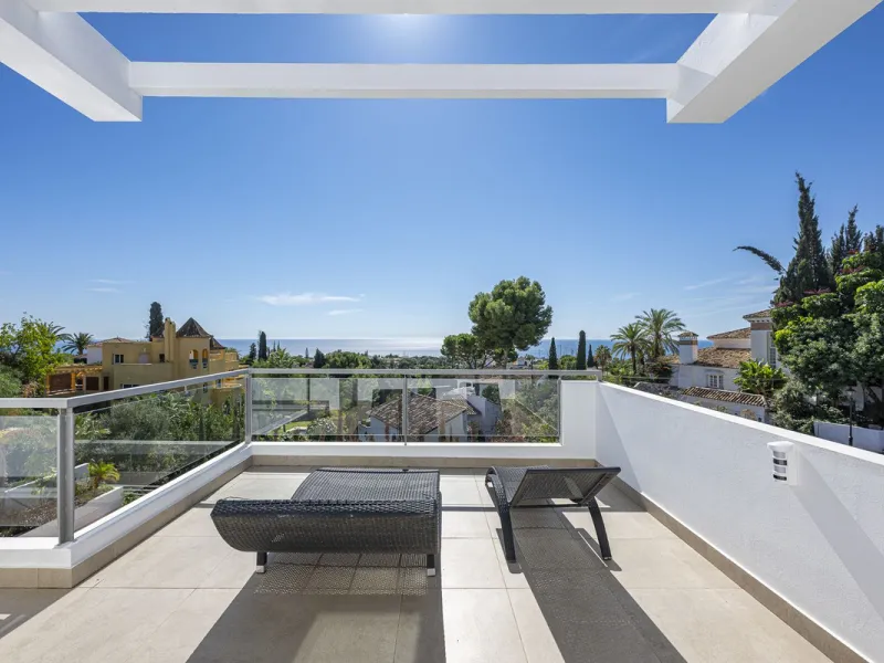 Fabulous private villa with frontal sea views.
