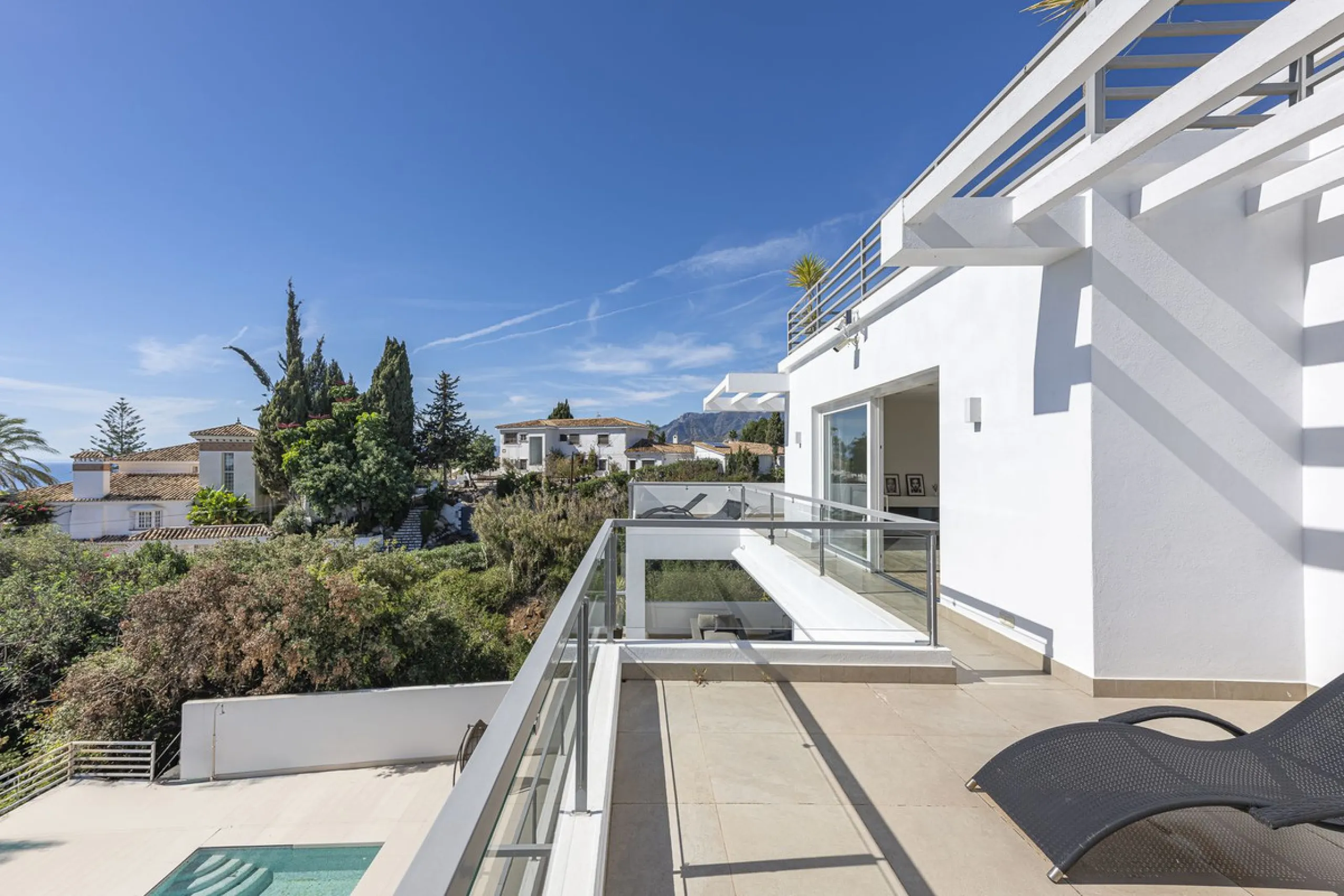 Fabulous private villa with frontal sea views.