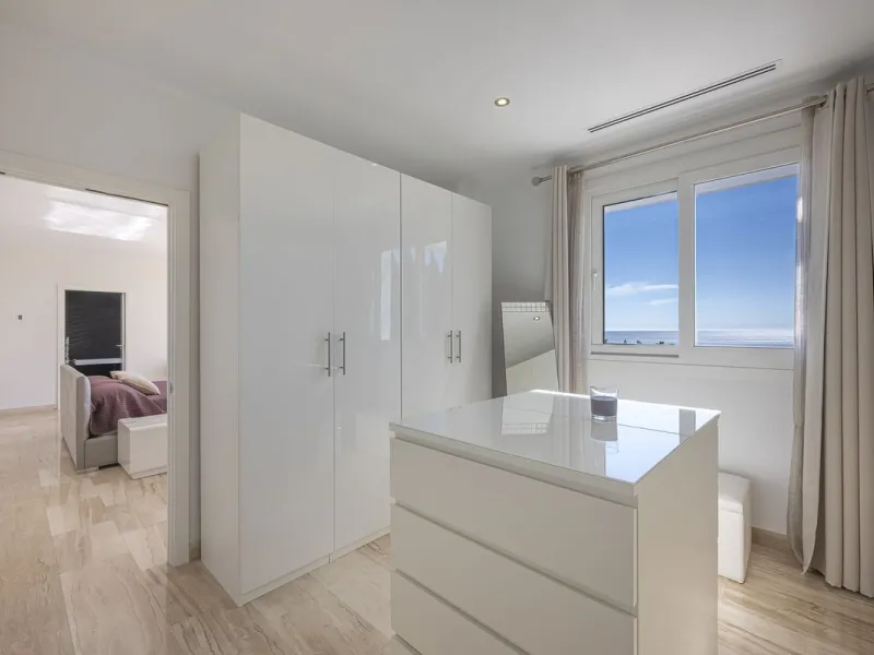 Fabulous private villa with frontal sea views.