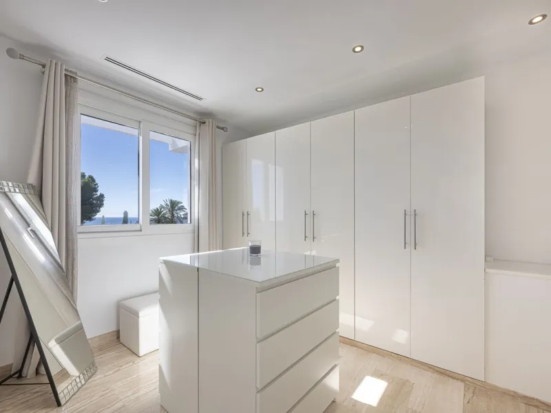 Fabulous private villa with frontal sea views.