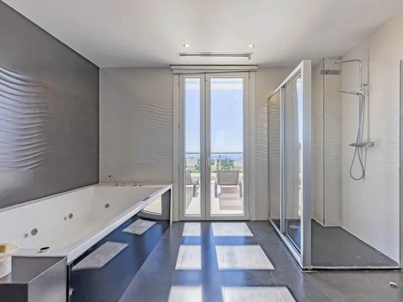 Fabulous private villa with frontal sea views.