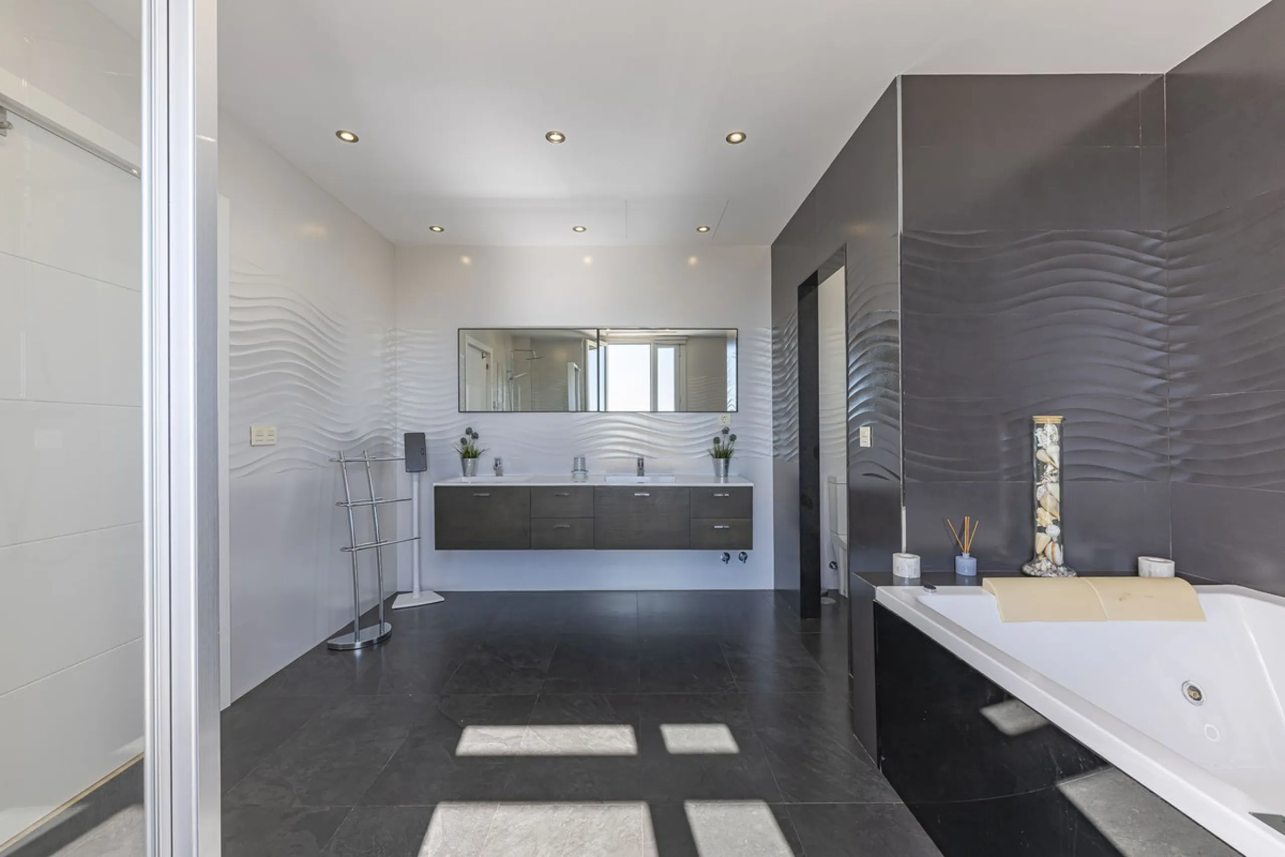 Fabulous private villa with frontal sea views.