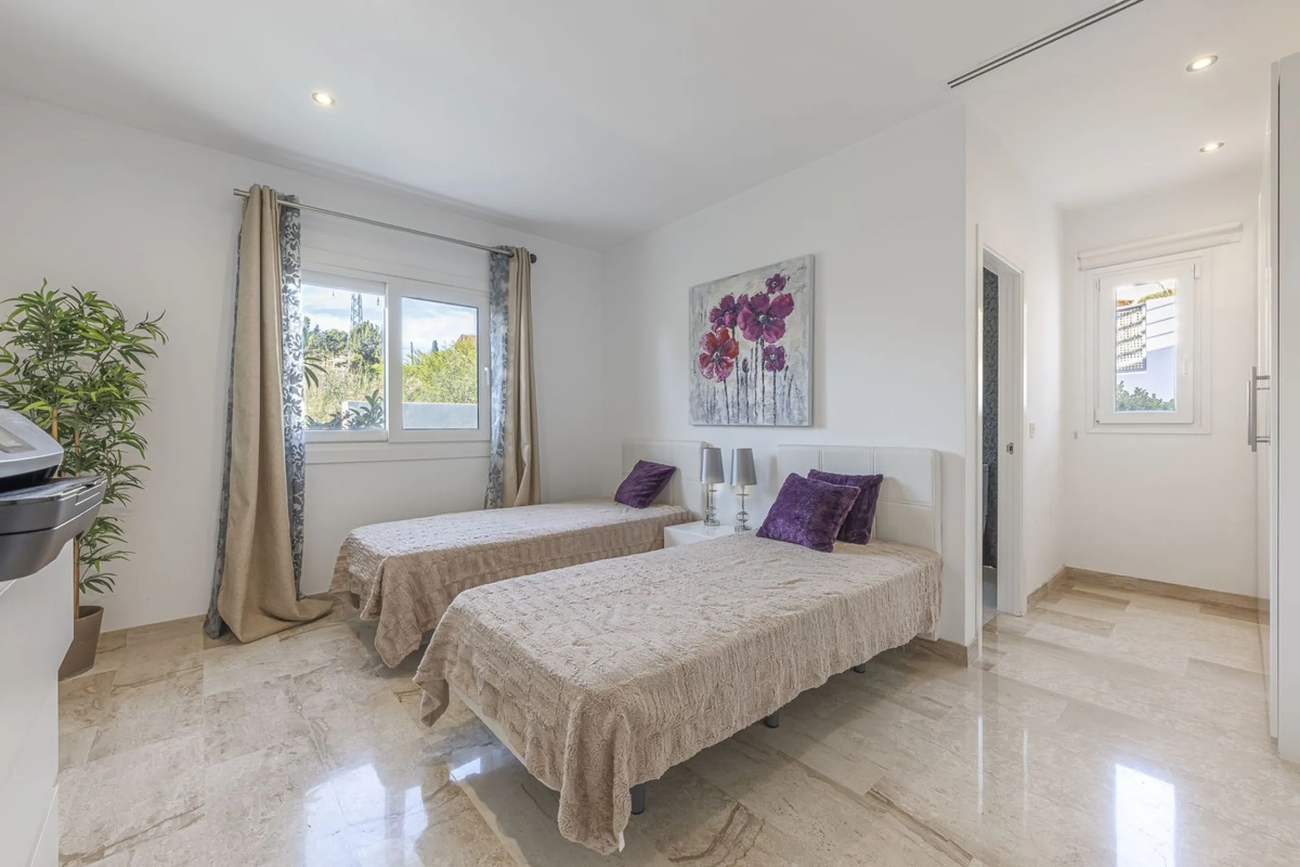 Fabulous private villa with frontal sea views.