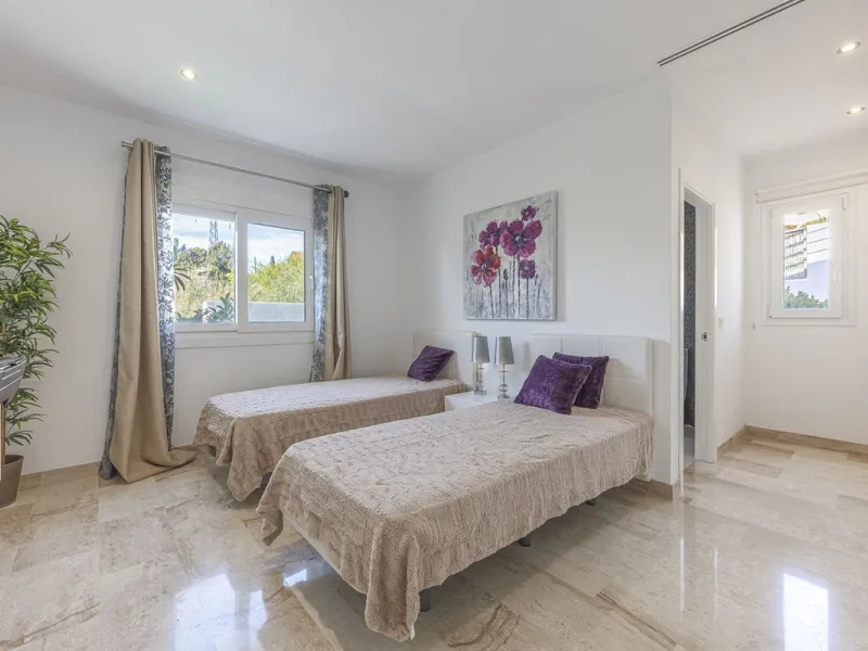 Fabulous private villa with frontal sea views.