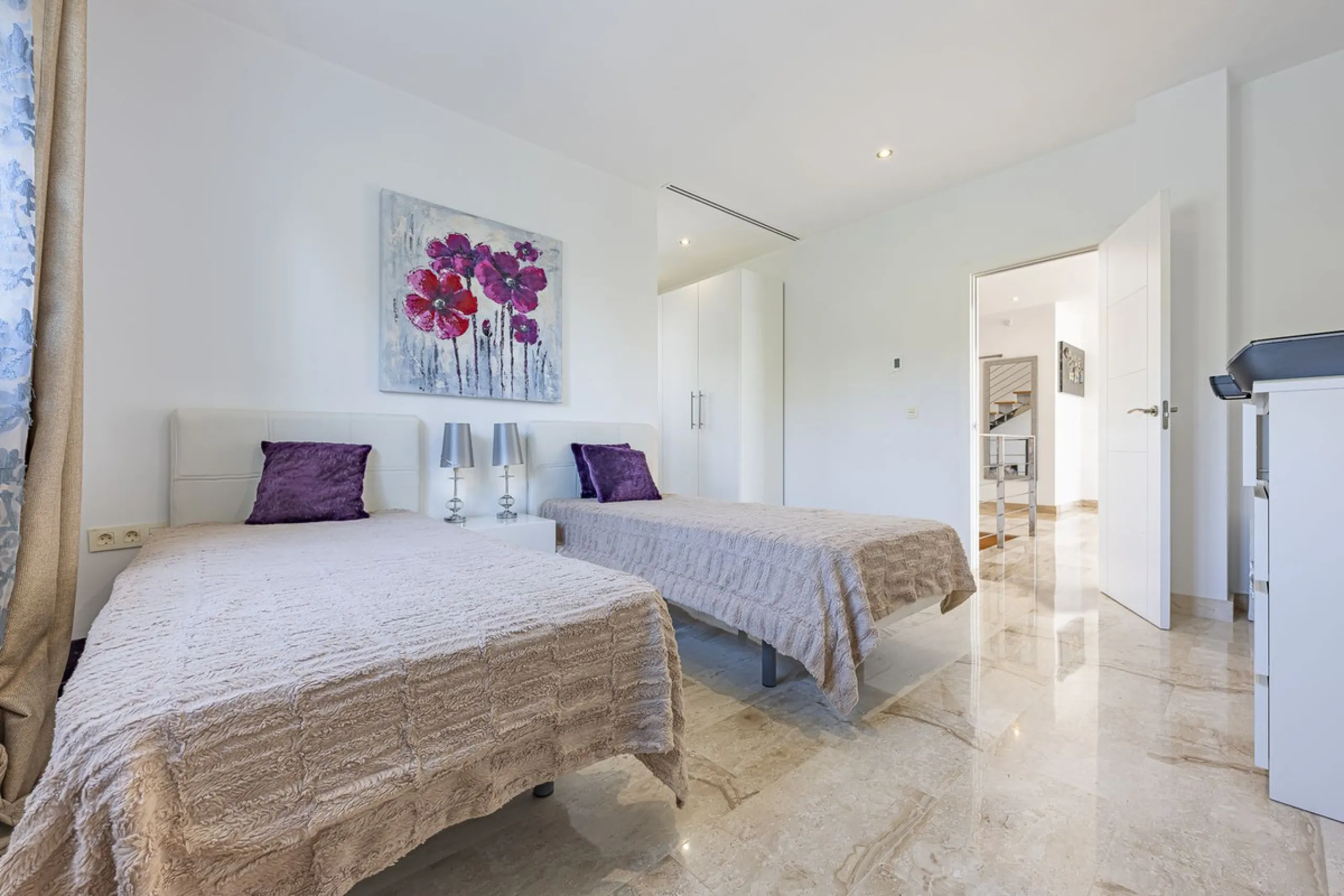 Fabulous private villa with frontal sea views.