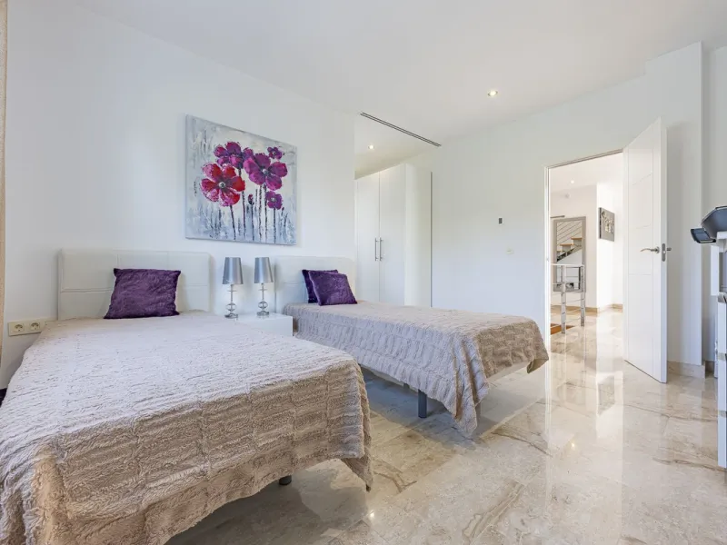 Fabulous private villa with frontal sea views.