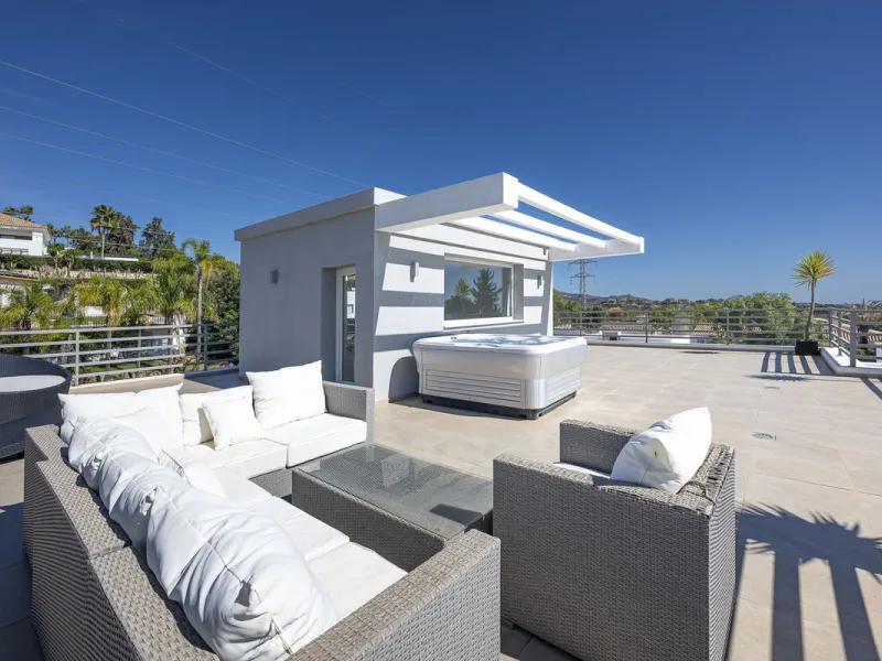 Fabulous private villa with frontal sea views.