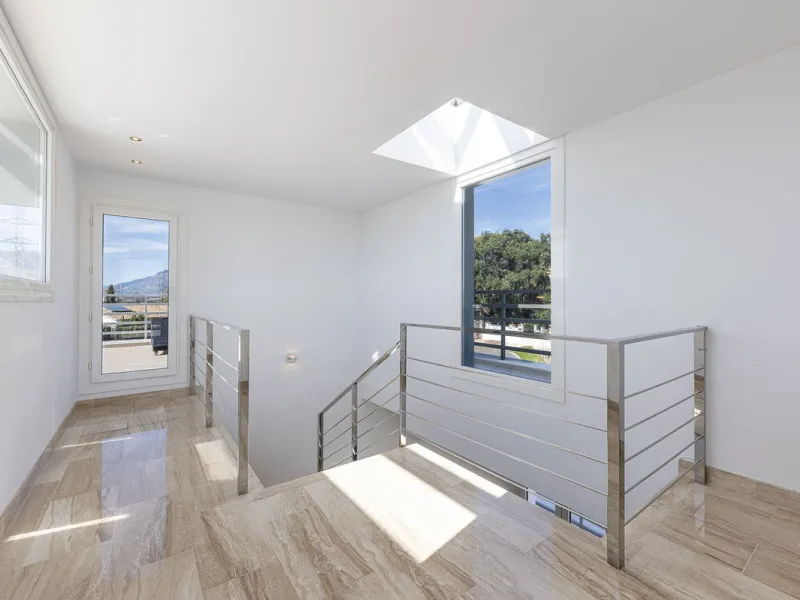 Fabulous private villa with frontal sea views.