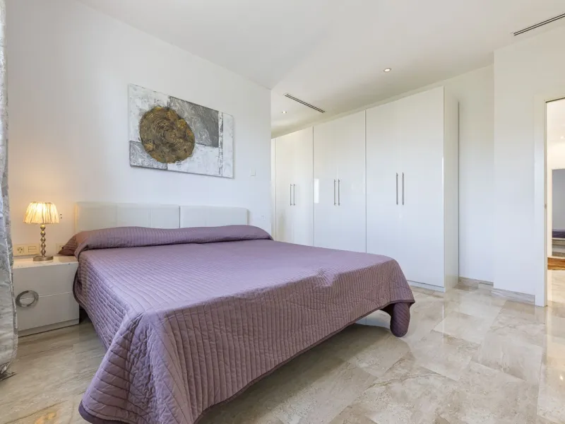 Fabulous private villa with frontal sea views.