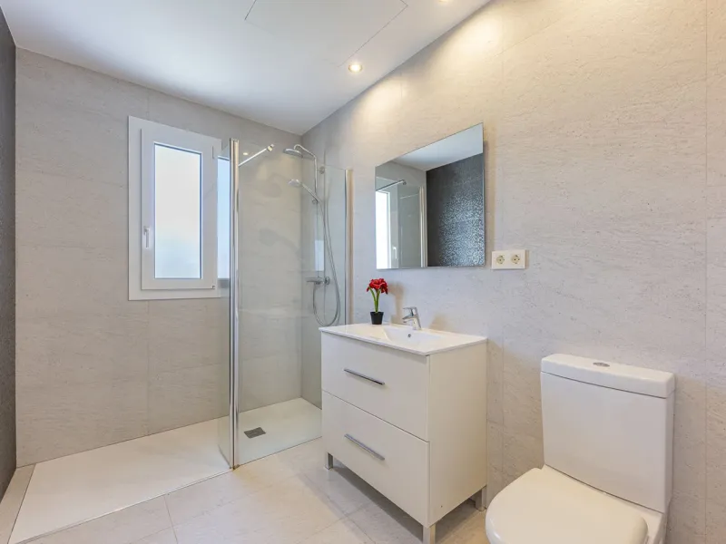 Fabulous private villa with frontal sea views.