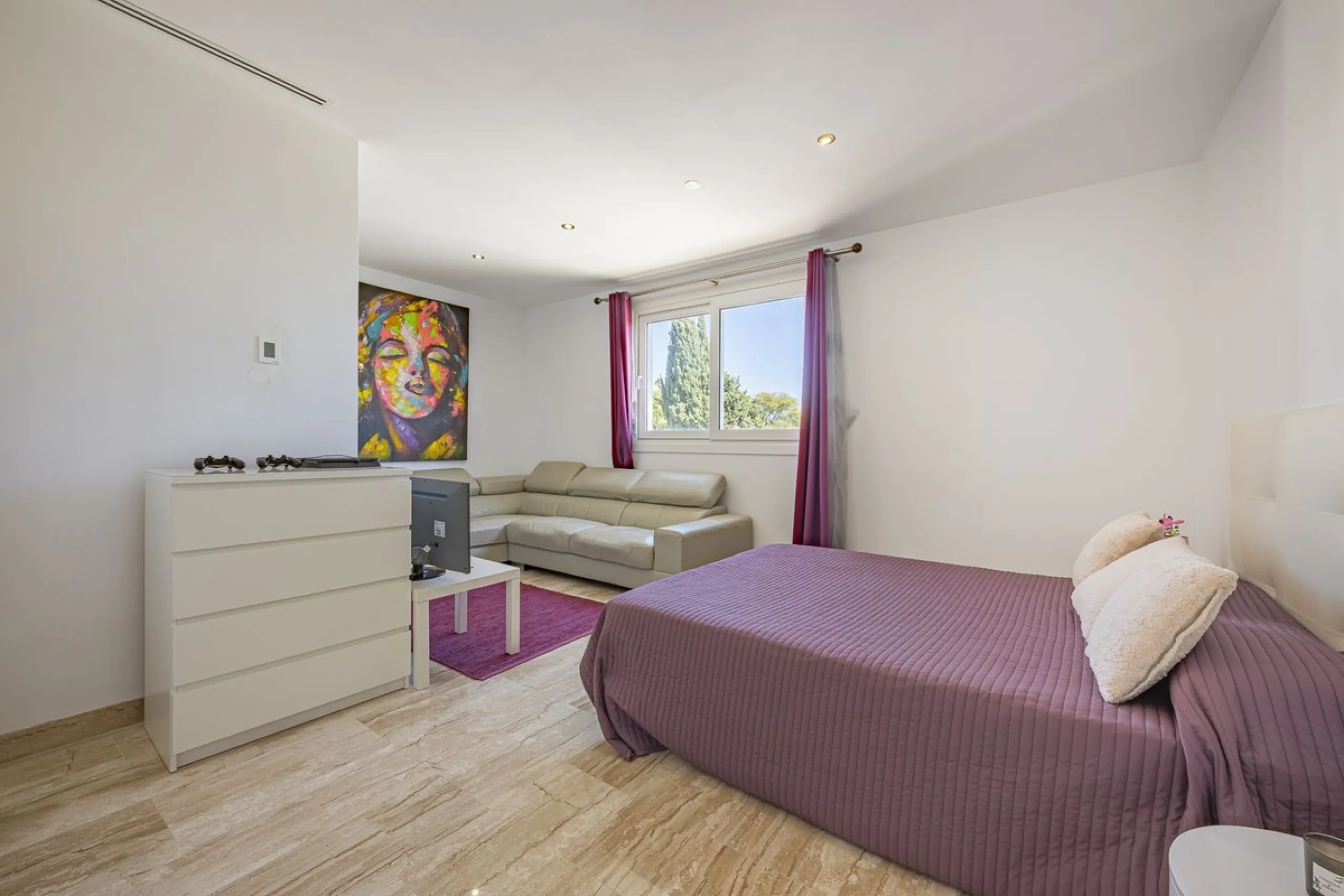 Fabulous private villa with frontal sea views.