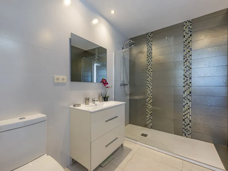 Fabulous private villa with frontal sea views.