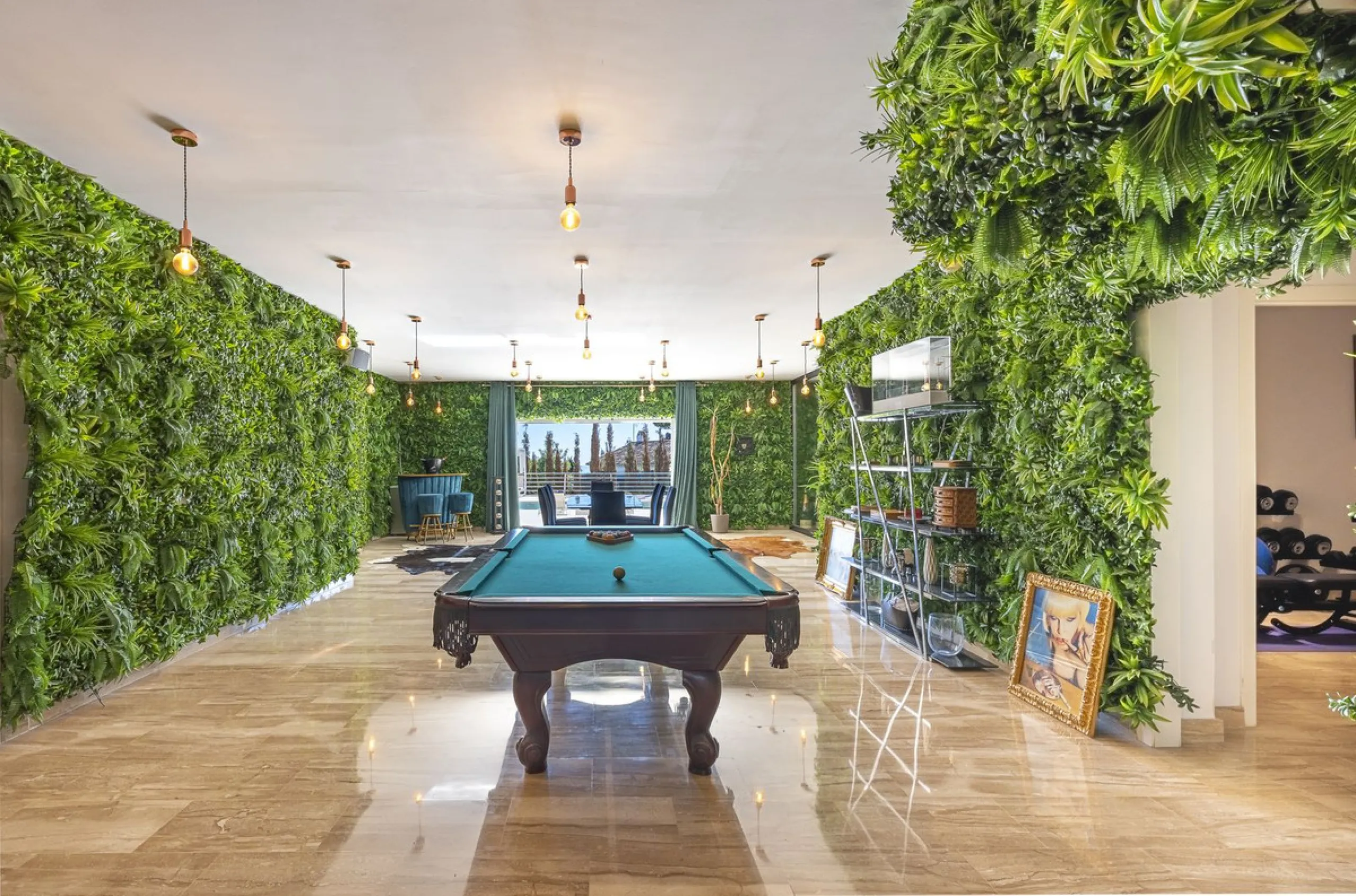 Fabulous private villa with frontal sea views.