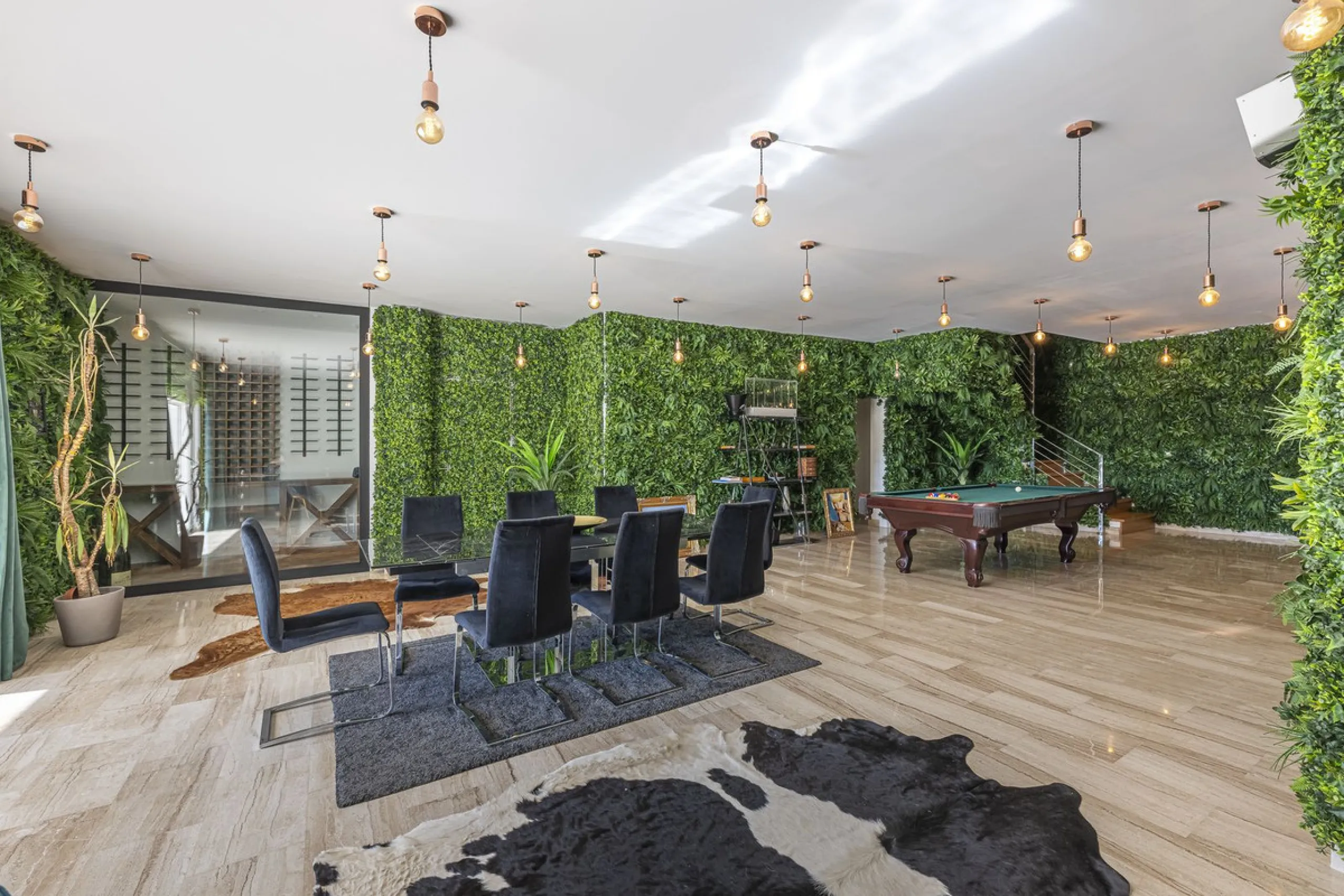 Fabulous private villa with frontal sea views.