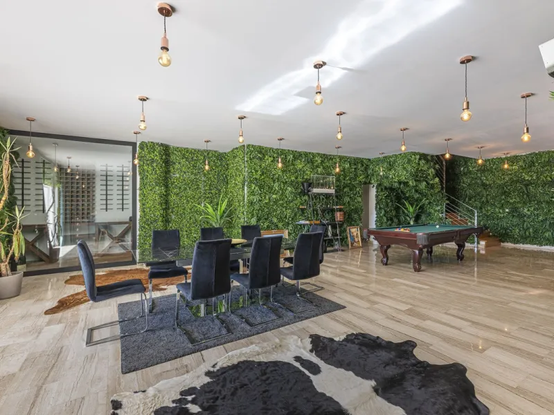 Fabulous private villa with frontal sea views.