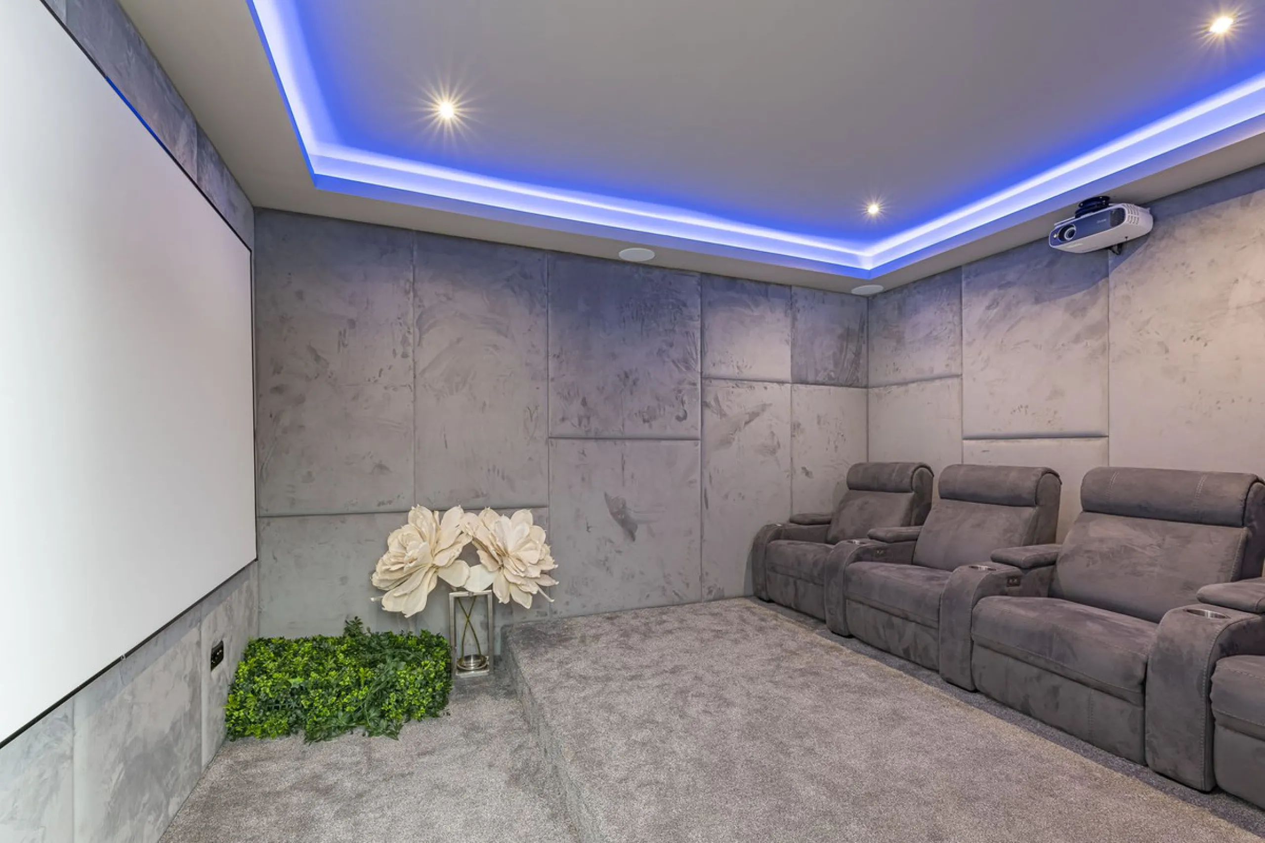 Fabulous private villa with frontal sea views.