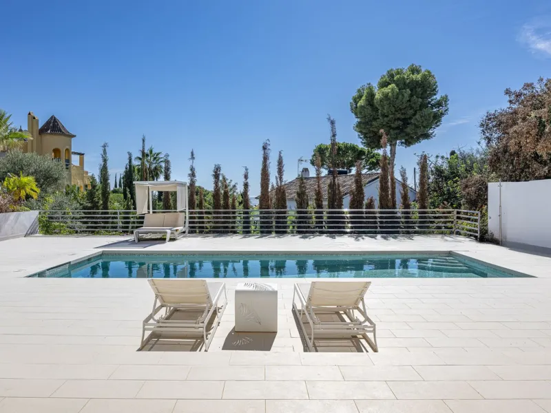 Fabulous private villa with frontal sea views.