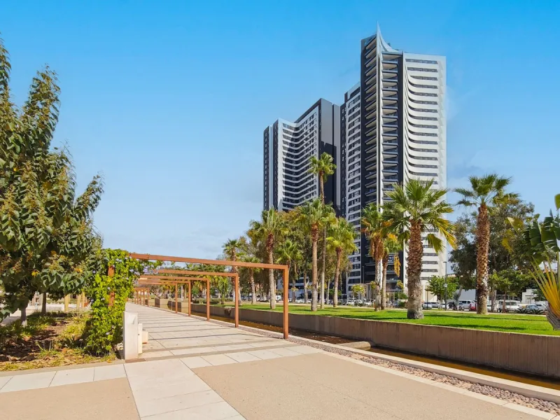 Exclusive, modern apartment in the new development Urban Sky located in Torre de Martiricos, Málaga. An amazing 30 storey avant-garde building which includes all the latest technology. Incredible, panoramic views from the solarium terrace and pool area fr