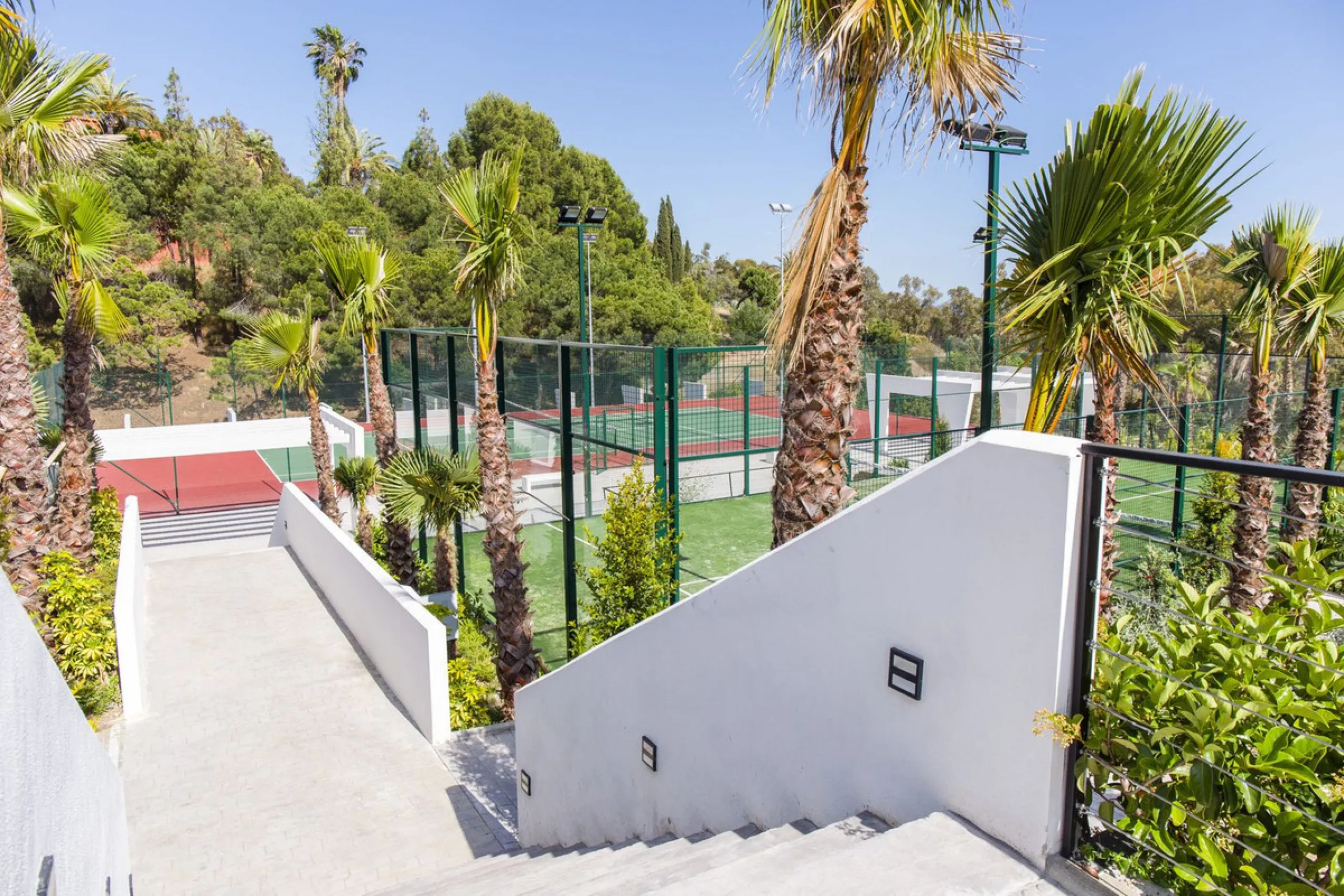 Apartment - Middle Floor Apartment в продаже в Estepona, Málaga. В доме 2 спален и 2 ванных комнат. Площадь дома 138 м²