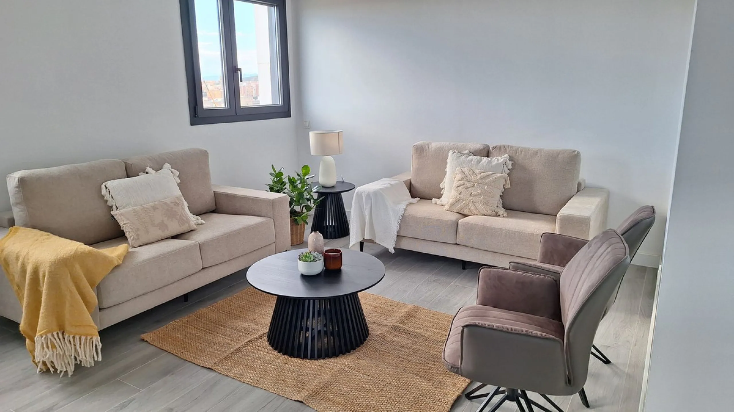 Apartment - Middle Floor Apartment в продаже в Málaga, Málaga. В доме 2 спален и 2 ванных комнат. Площадь дома 112 м²