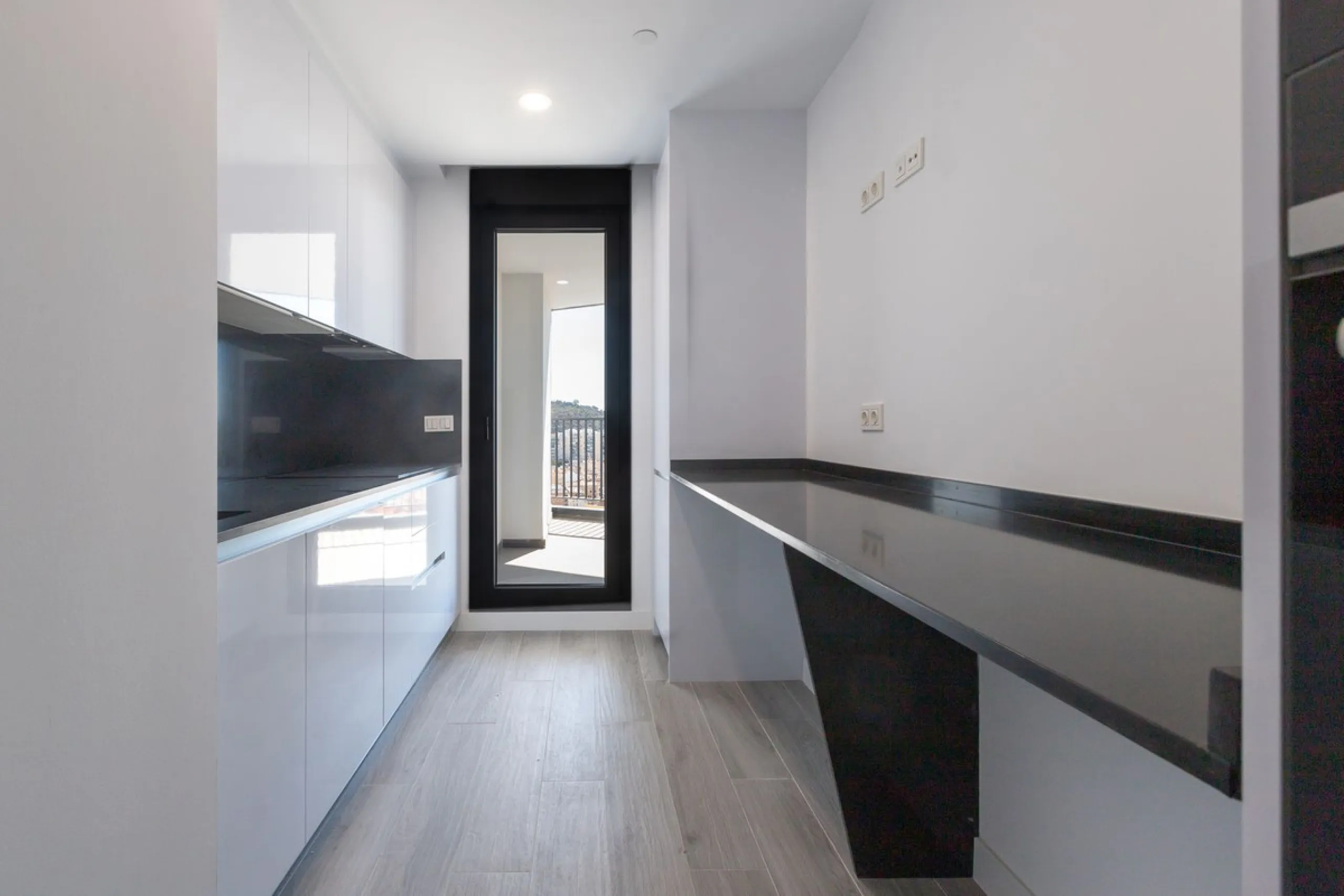 Apartment - Middle Floor Apartment в продаже в Málaga, Málaga. В доме 2 спален и 2 ванных комнат. Площадь дома 112 м²