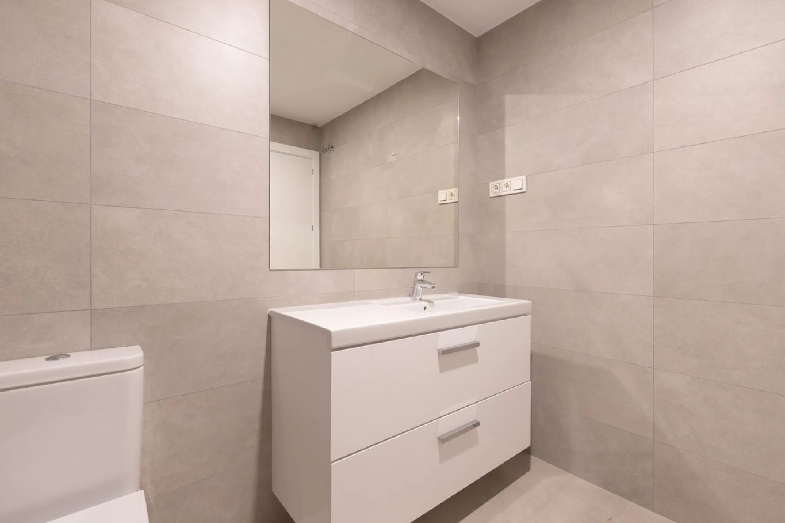 Apartment - Middle Floor Apartment в продаже в Málaga, Málaga. В доме 2 спален и 2 ванных комнат. Площадь дома 112 м²