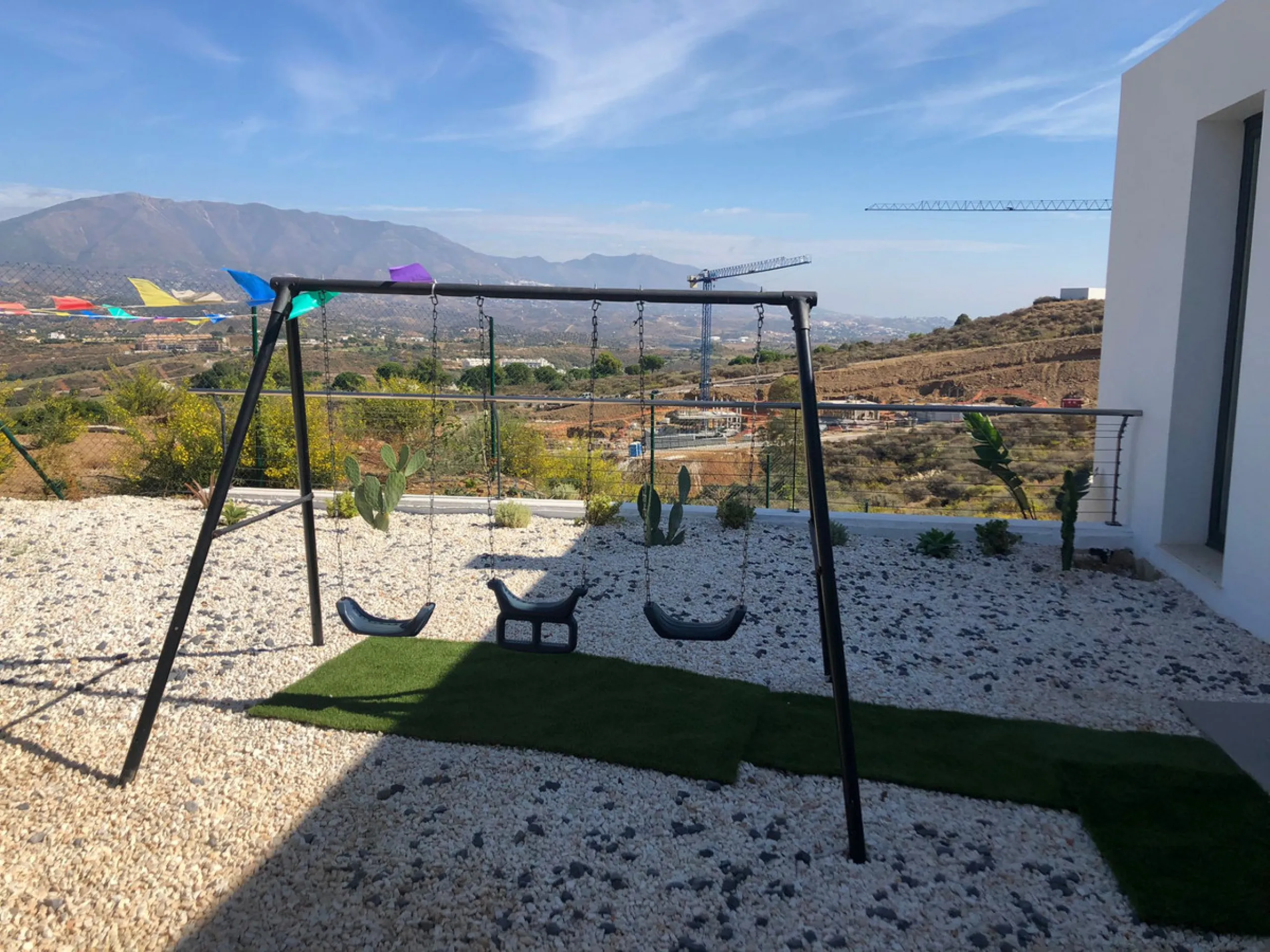 House - Detached Villa в продаже в Mijas, Málaga. В доме 4 спален и 5 ванных комнат. Площадь дома 365 м². Площадь участка 1853 м²