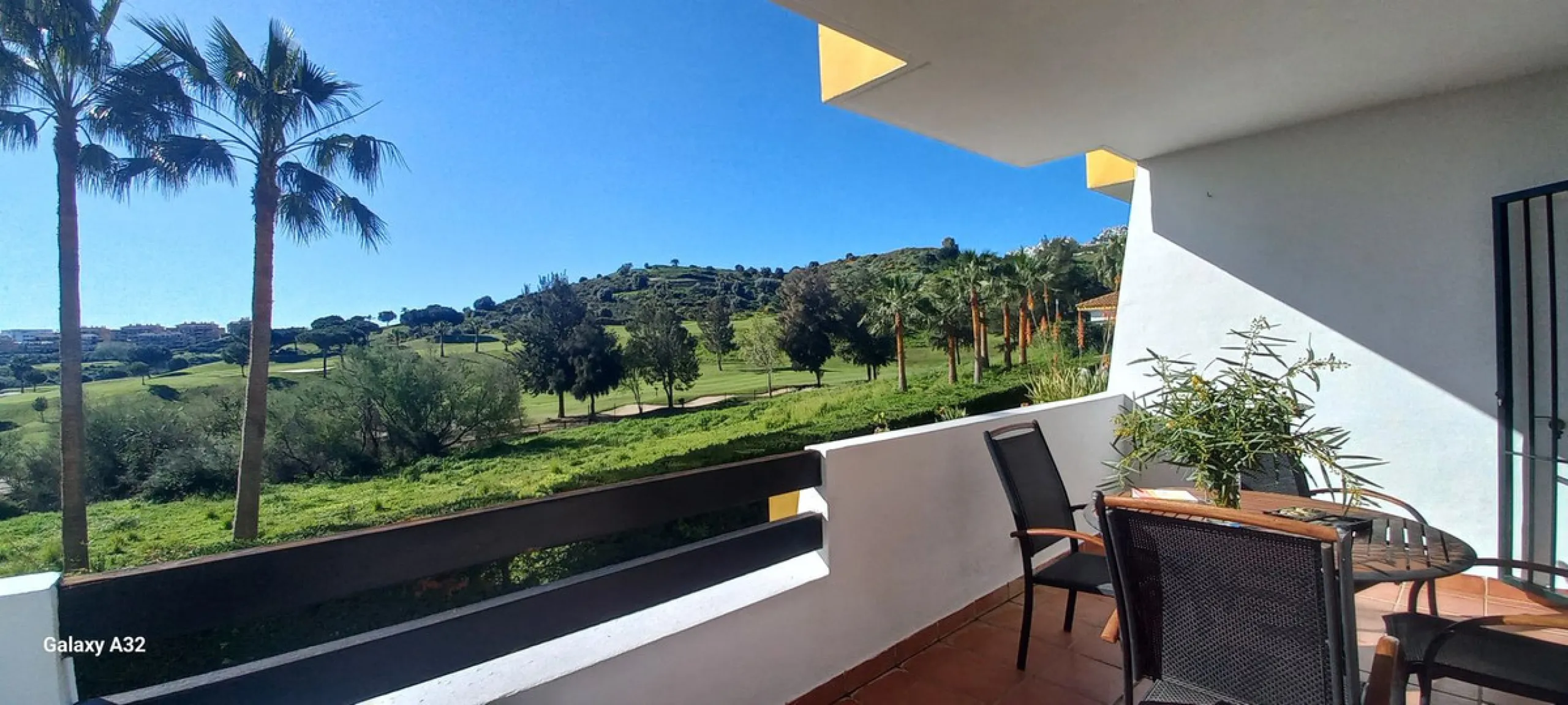 Here we have a fabulous two-bedroom, two-bathroom apartment front line golf in Gran Calanova Golf, overlooking Calanova Golf Course. Boasting stunning panoramic views over the fairways, mountains, and down to the coast, this property offers a perfect blen