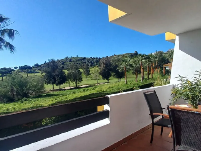 Here we have a fabulous two-bedroom, two-bathroom apartment front line golf in Gran Calanova Golf, overlooking Calanova Golf Course. Boasting stunning panoramic views over the fairways, mountains, and down to the coast, this property offers a perfect blen