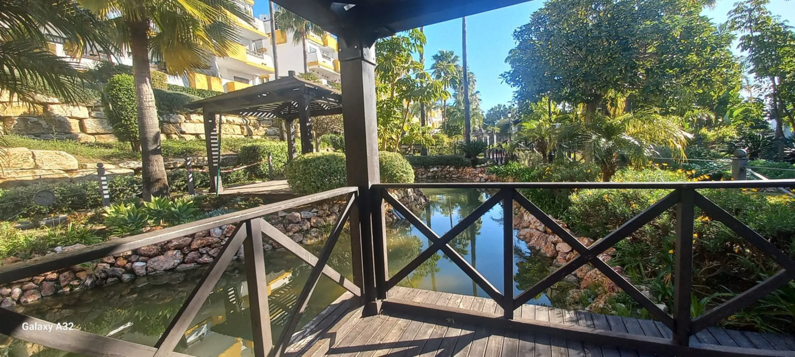 Here we have a fabulous two-bedroom, two-bathroom apartment front line golf in Gran Calanova Golf, overlooking Calanova Golf Course. Boasting stunning panoramic views over the fairways, mountains, and down to the coast, this property offers a perfect blen