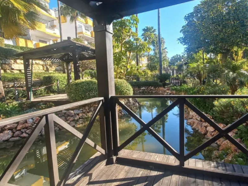 Here we have a fabulous two-bedroom, two-bathroom apartment front line golf in Gran Calanova Golf, overlooking Calanova Golf Course. Boasting stunning panoramic views over the fairways, mountains, and down to the coast, this property offers a perfect blen
