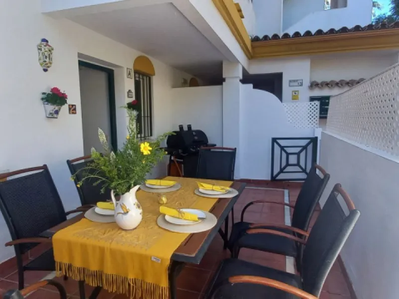 Here we have a fabulous two-bedroom, two-bathroom apartment front line golf in Gran Calanova Golf, overlooking Calanova Golf Course. Boasting stunning panoramic views over the fairways, mountains, and down to the coast, this property offers a perfect blen