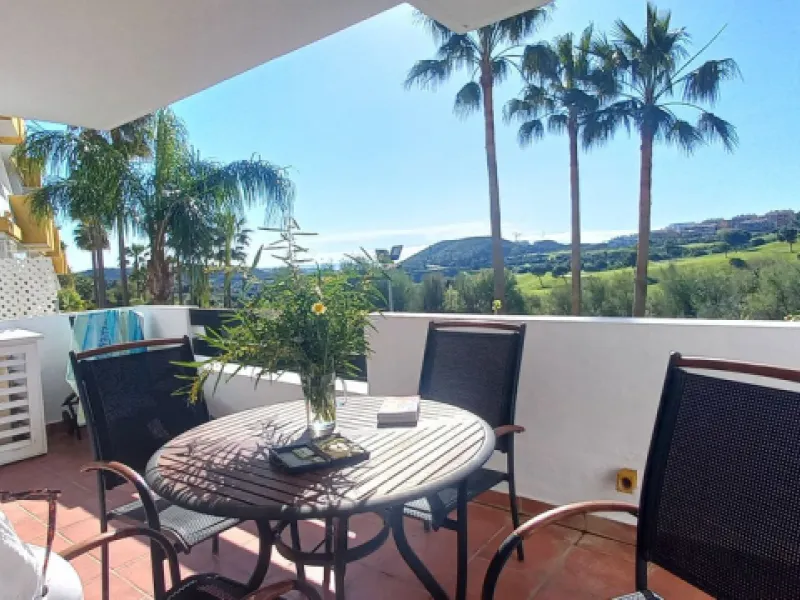 Here we have a fabulous two-bedroom, two-bathroom apartment front line golf in Gran Calanova Golf, overlooking Calanova Golf Course. Boasting stunning panoramic views over the fairways, mountains, and down to the coast, this property offers a perfect blen