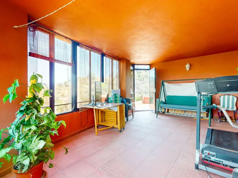 House - Detached Villa в продаже в Málaga, Málaga. В доме 5 спален и 3 ванных комнат. Площадь дома 2802 м²