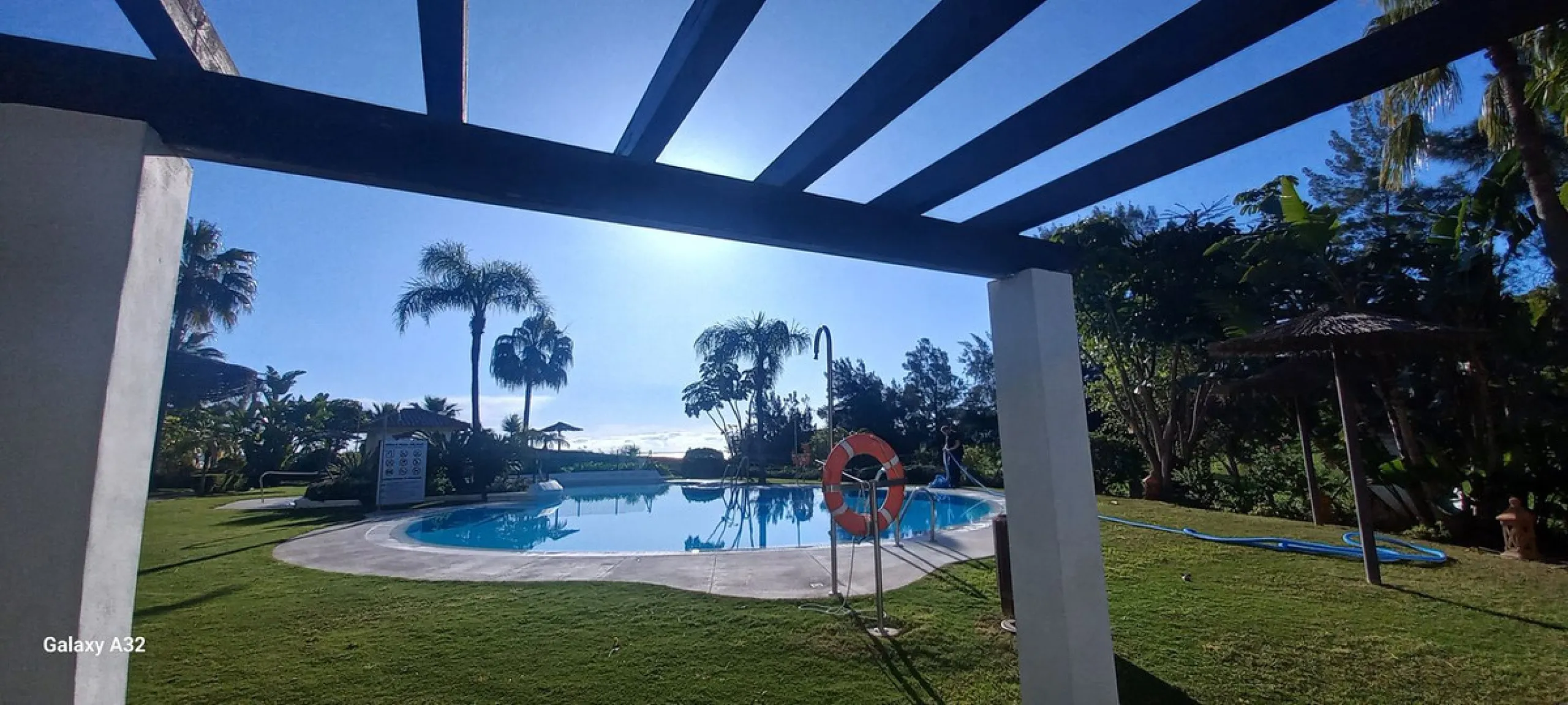 Here we have a fabulous two-bedroom, two-bathroom apartment front line golf in Gran Calanova Golf, overlooking Calanova Golf Course. Boasting stunning panoramic views over the fairways, mountains, and down to the coast, this property offers a perfect blen