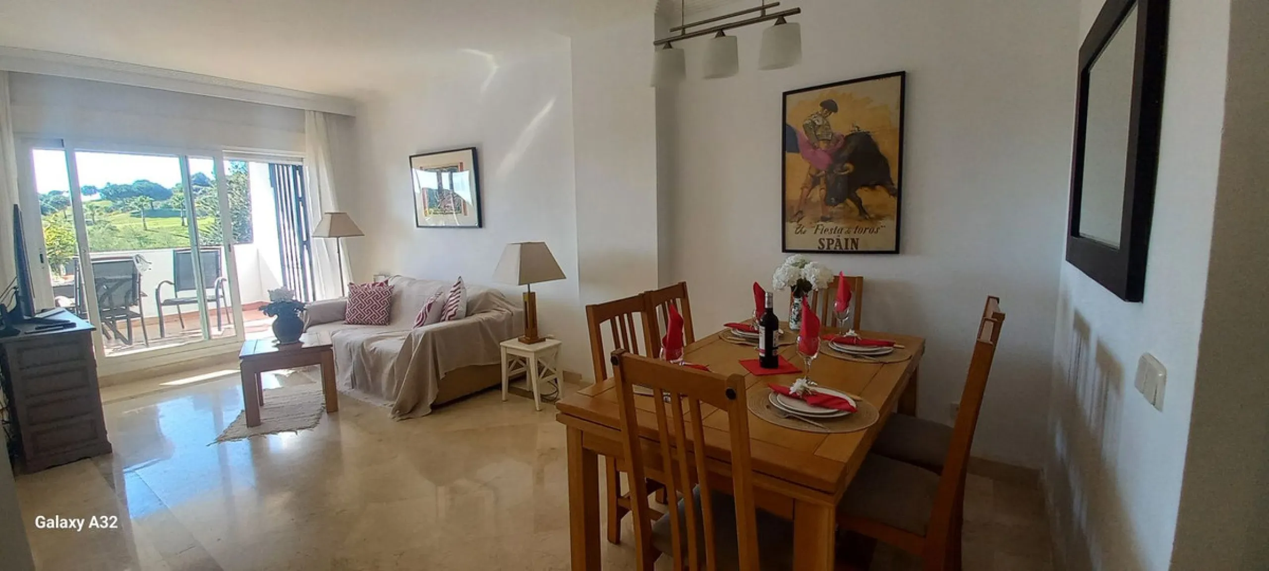 Here we have a fabulous two-bedroom, two-bathroom apartment front line golf in Gran Calanova Golf, overlooking Calanova Golf Course. Boasting stunning panoramic views over the fairways, mountains, and down to the coast, this property offers a perfect blen