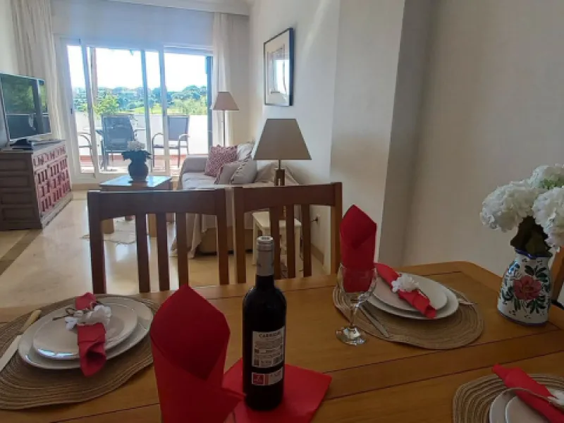 Here we have a fabulous two-bedroom, two-bathroom apartment front line golf in Gran Calanova Golf, overlooking Calanova Golf Course. Boasting stunning panoramic views over the fairways, mountains, and down to the coast, this property offers a perfect blen