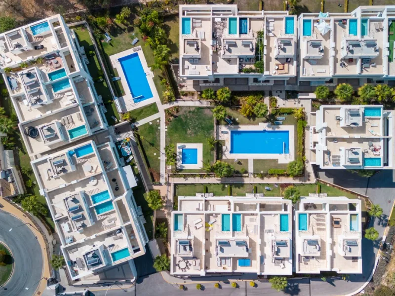 Stunning development of 24 townhouses, is located in the exclusive residential area in Río Real and right next to one of the best golf courses, the exclusive Rio Real Golf and Hotel and all its facilities, close to the beach, the sea and the lovely center