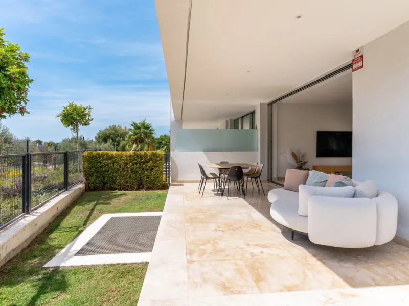 Stunning development of 24 townhouses, is located in the exclusive residential area in Río Real and right next to one of the best golf courses, the exclusive Rio Real Golf and Hotel and all its facilities, close to the beach, the sea and the lovely center
