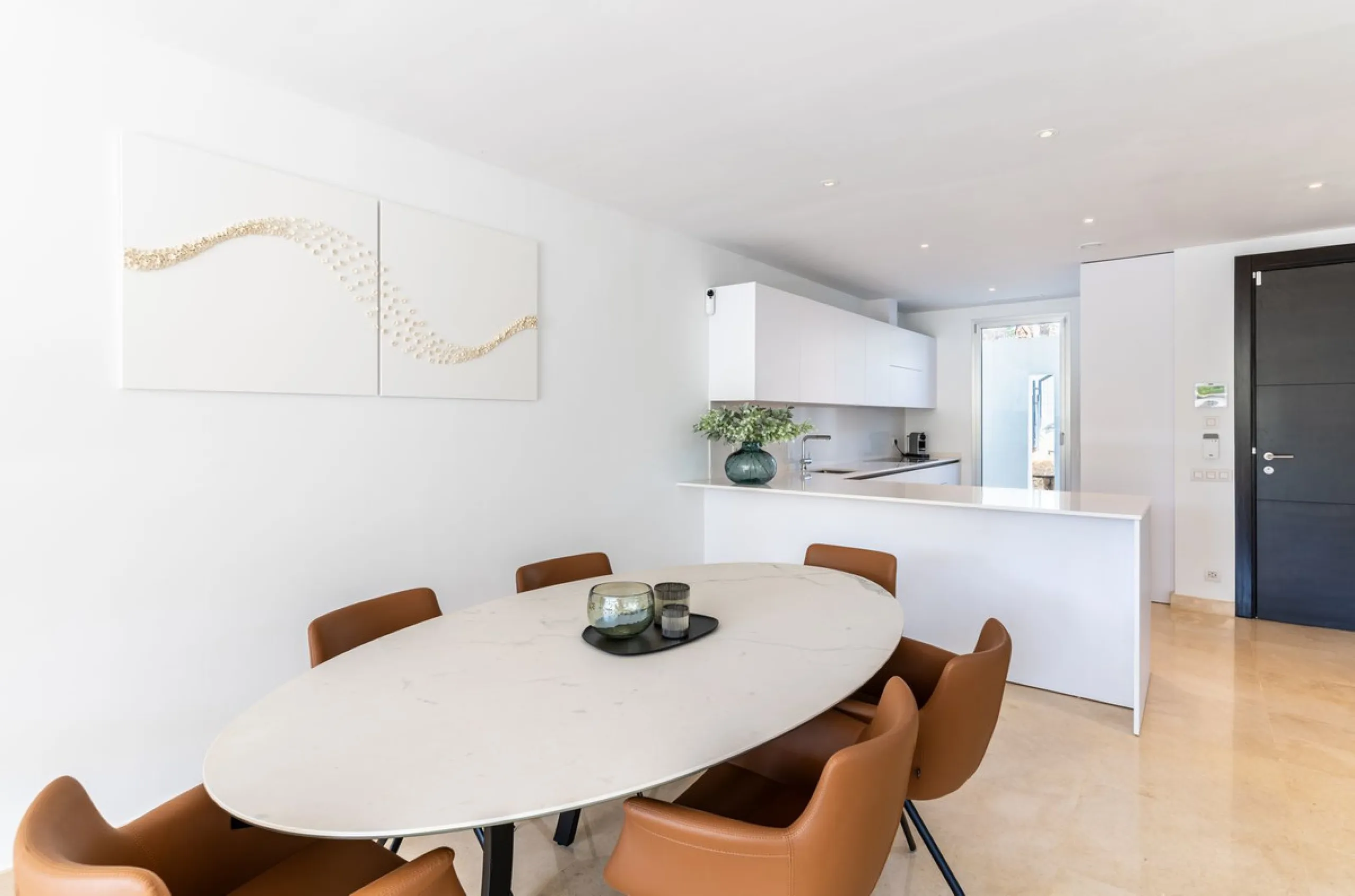 Stunning development of 24 townhouses, is located in the exclusive residential area in Río Real and right next to one of the best golf courses, the exclusive Rio Real Golf and Hotel and all its facilities, close to the beach, the sea and the lovely center