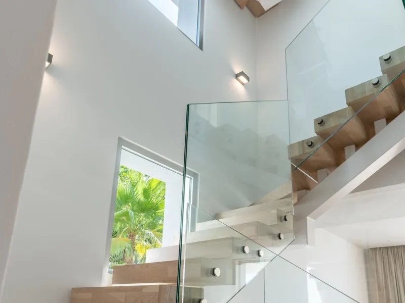 Stunning development of 24 townhouses, is located in the exclusive residential area in Río Real and right next to one of the best golf courses, the exclusive Rio Real Golf and Hotel and all its facilities, close to the beach, the sea and the lovely center