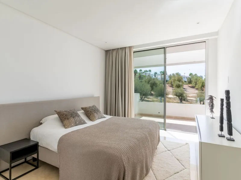 Stunning development of 24 townhouses, is located in the exclusive residential area in Río Real and right next to one of the best golf courses, the exclusive Rio Real Golf and Hotel and all its facilities, close to the beach, the sea and the lovely center