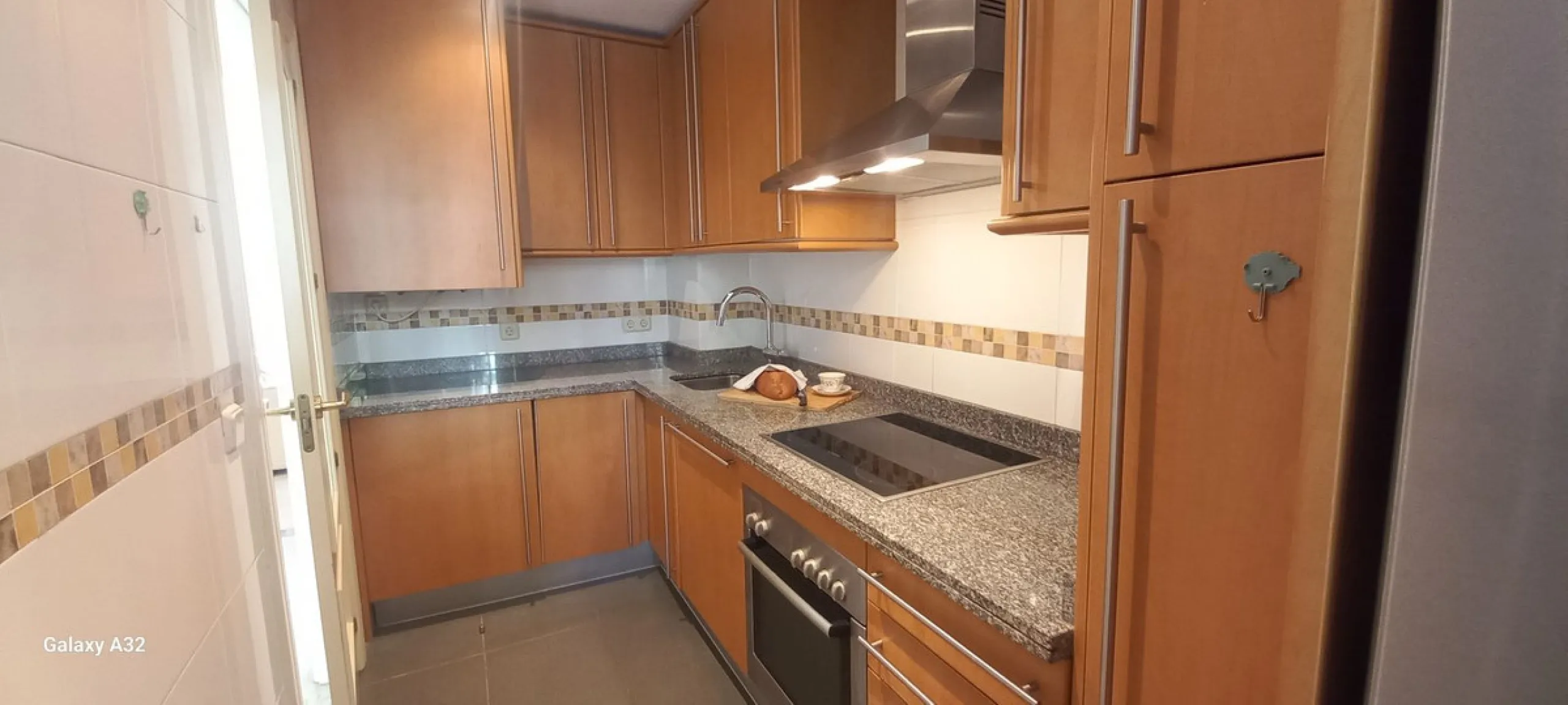 Here we have a fabulous two-bedroom, two-bathroom apartment front line golf in Gran Calanova Golf, overlooking Calanova Golf Course. Boasting stunning panoramic views over the fairways, mountains, and down to the coast, this property offers a perfect blen