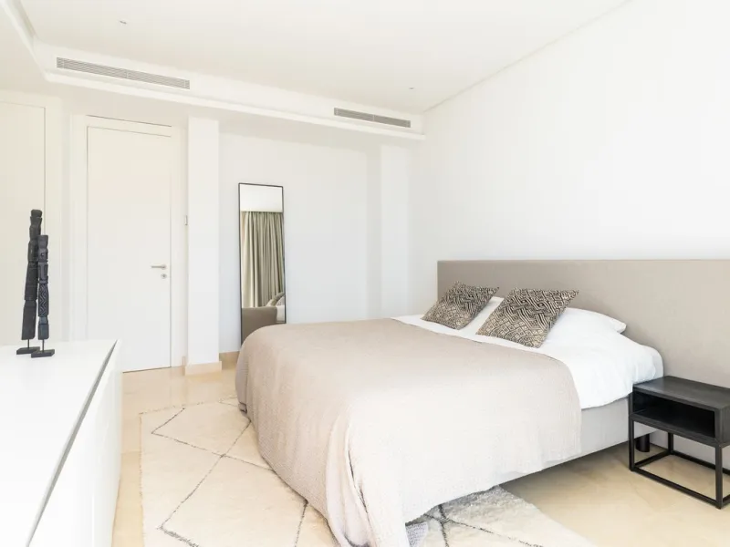 Stunning development of 24 townhouses, is located in the exclusive residential area in Río Real and right next to one of the best golf courses, the exclusive Rio Real Golf and Hotel and all its facilities, close to the beach, the sea and the lovely center