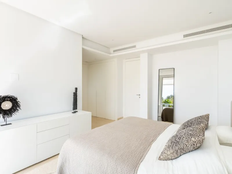 Stunning development of 24 townhouses, is located in the exclusive residential area in Río Real and right next to one of the best golf courses, the exclusive Rio Real Golf and Hotel and all its facilities, close to the beach, the sea and the lovely center