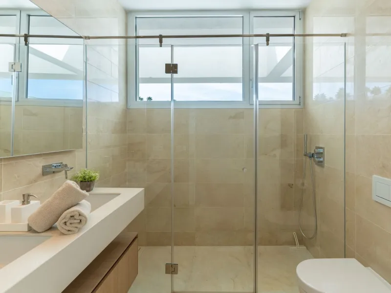 Stunning development of 24 townhouses, is located in the exclusive residential area in Río Real and right next to one of the best golf courses, the exclusive Rio Real Golf and Hotel and all its facilities, close to the beach, the sea and the lovely center